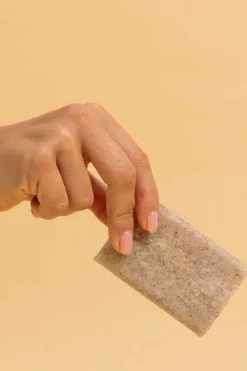 Savon exfoliant corps au Monoï