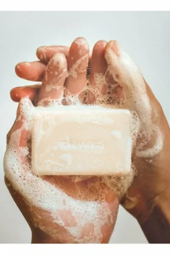 Shampoing solide pour cheveux secs Momo