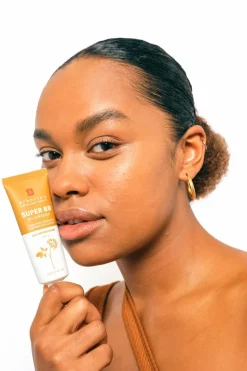 Super BB Crème couvrante anti-imperfections teinte doré SPF20
